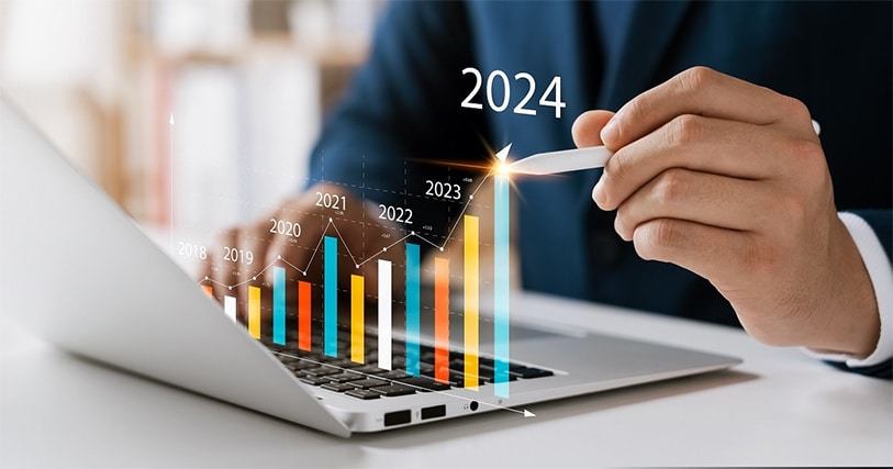 The image shows the continuous growth of the equipment leasing market from 2013 through 2024.